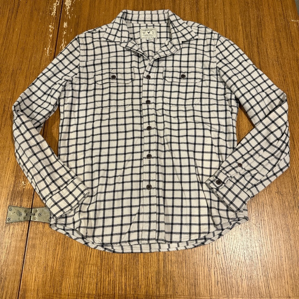 AMERICAN EAGLE Men’s White/Black Flannel Buttoned Down